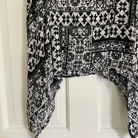 Flowy Tank - Picture 3 of 6